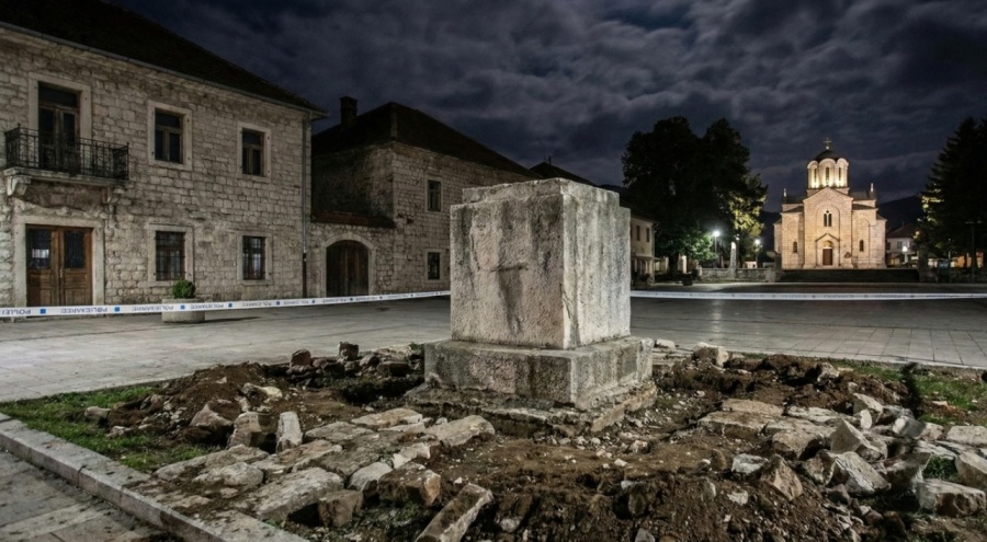 Kriza "fantomskog spomenika" u Crnoj Gori: Nestala bista kontroverznog komandanta, tužilaštvo pokrenulo istragu!