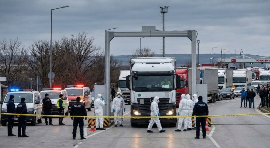 Kapıkule Karşısında "Kırmızı Alarm": Sınır Kapatıldı! O Tırdan Çıkan Şey Ekipleri Dehşete Düşürdü