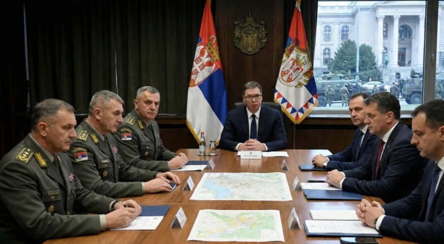 Crveni Alarm u Beogradu: Vojska u Pripravnosti Nakon Šoka sa "Džavelinima", Vučić Poslao Oštru Poruku!